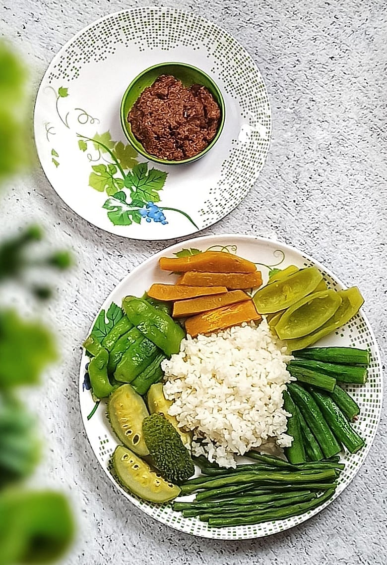 পাহাড়ি ফ্লেভারে ঝাল-ঝাল মরিচভর্তা দিয়ে সেদ্ধ সবজি 