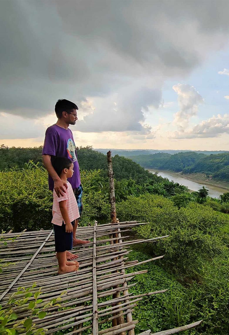 ঈদের ছুটিতে বেড়ানো: কৃত্রিম পাহাড়ি গ্রাম 'ব্লিস ইকো ভিলেজ'