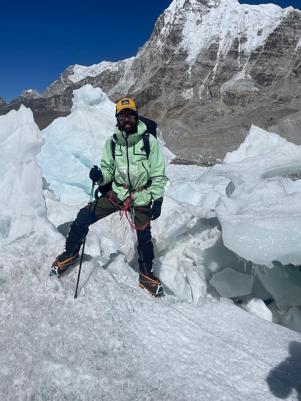 মাত্র এক দিনের ব্যবধানে মাউন্ট এভারেস্ট ও মাউন্ট লোৎসে জয় করলেন বাবর আলী