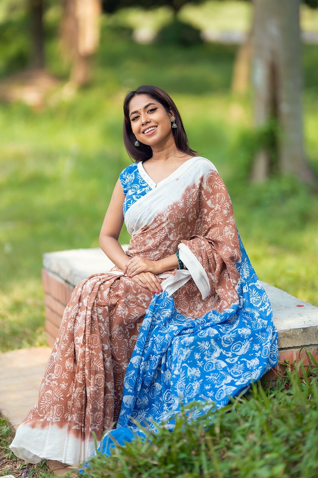 সামার থিমের মোটিফে সুরঞ্জনার আরামদায়ক শাড়ি, কুর্তি ও গজ কাপড়