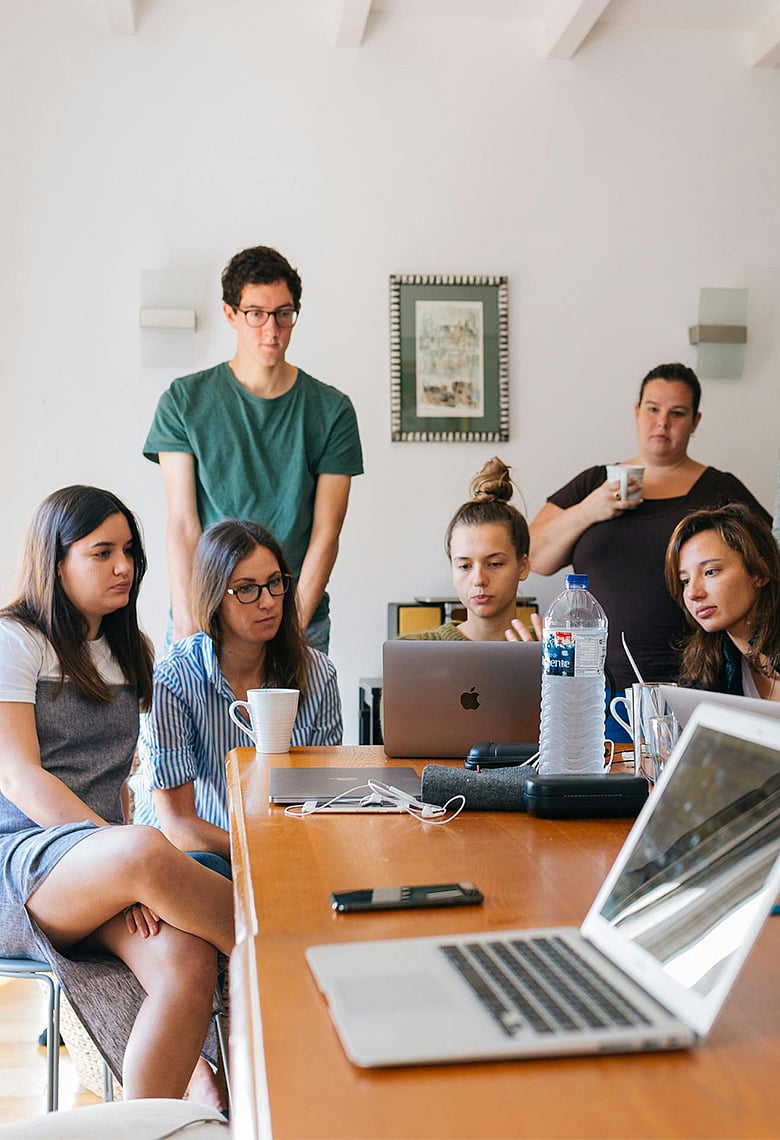 জেন–জি কারা, তাঁদের সঙ্গে তাল মিলিয়ে 
চলা কঠিন কেন?