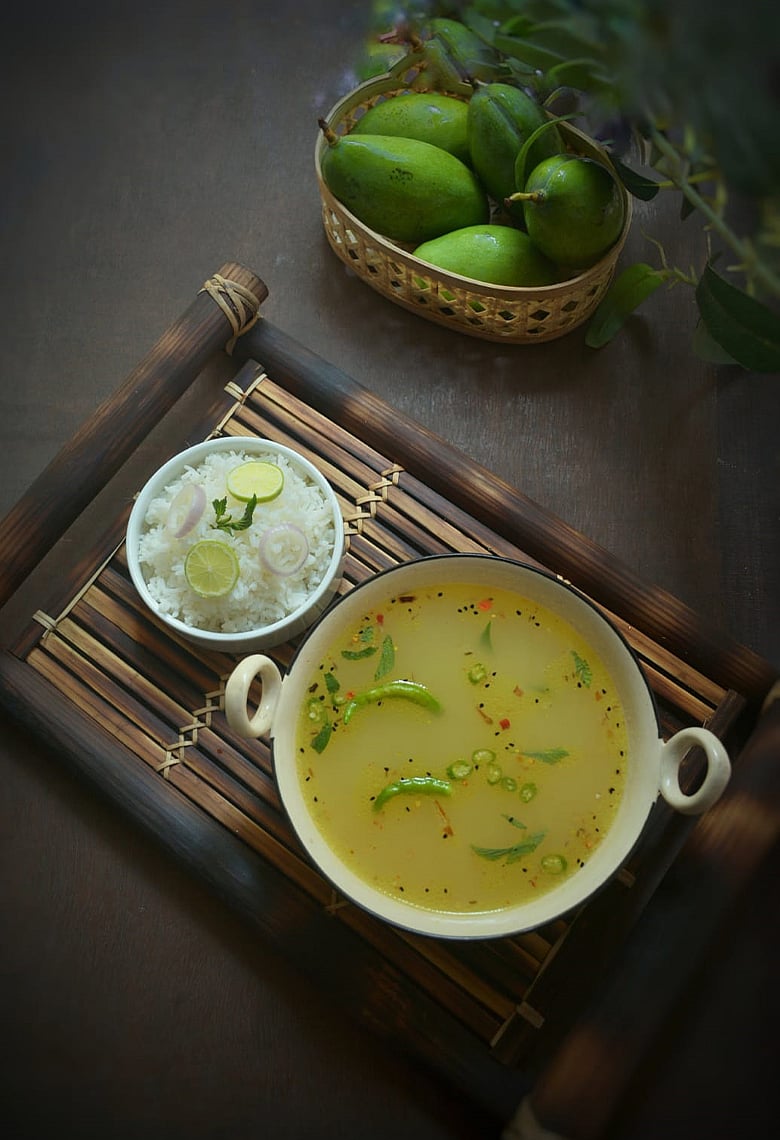 গ্রীষ্মের দুপুরে স্বস্তি দেবে কাঁচা আমের পাতলা টক
