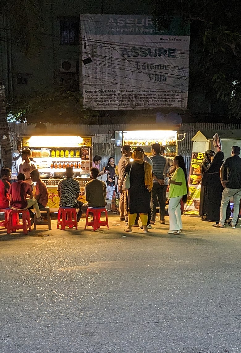 মিরপুরের লাভ রোডের মজাদার সব স্ট্রিট ফুড