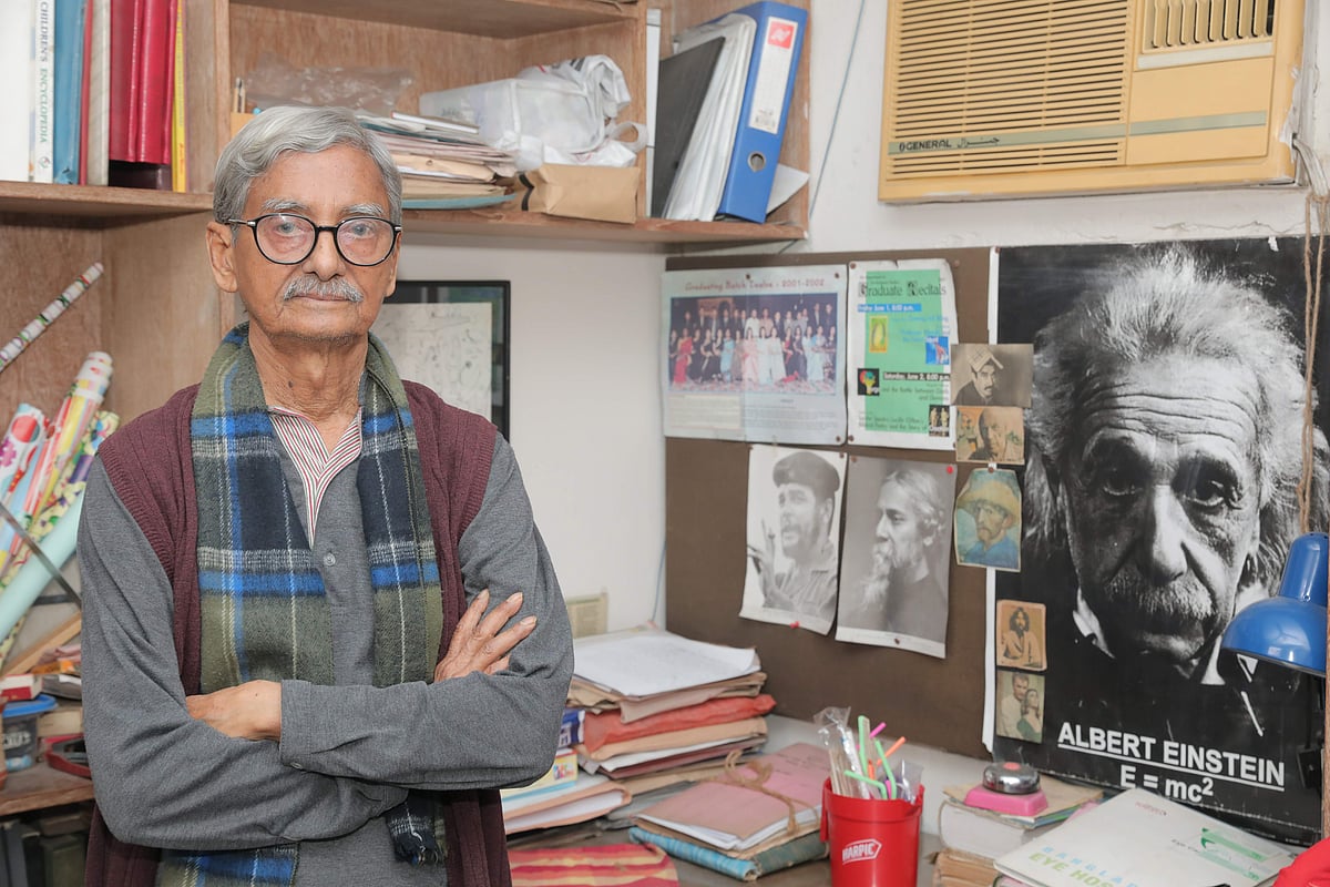 যতটা চোখে দেখা যায়, জীবনটা তার চেয়েও বড়
—রেজাউর রহমান, আণবিক বিজ্ঞানী