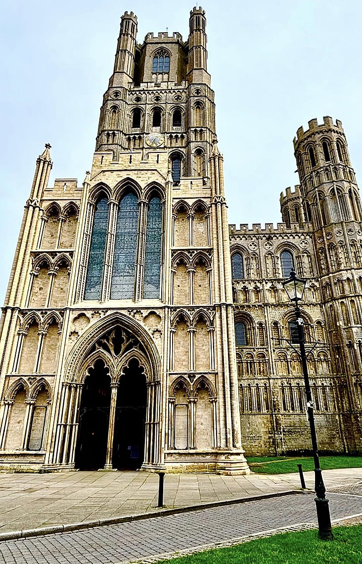 ইলির ক্যাথিড্রালে একদিন