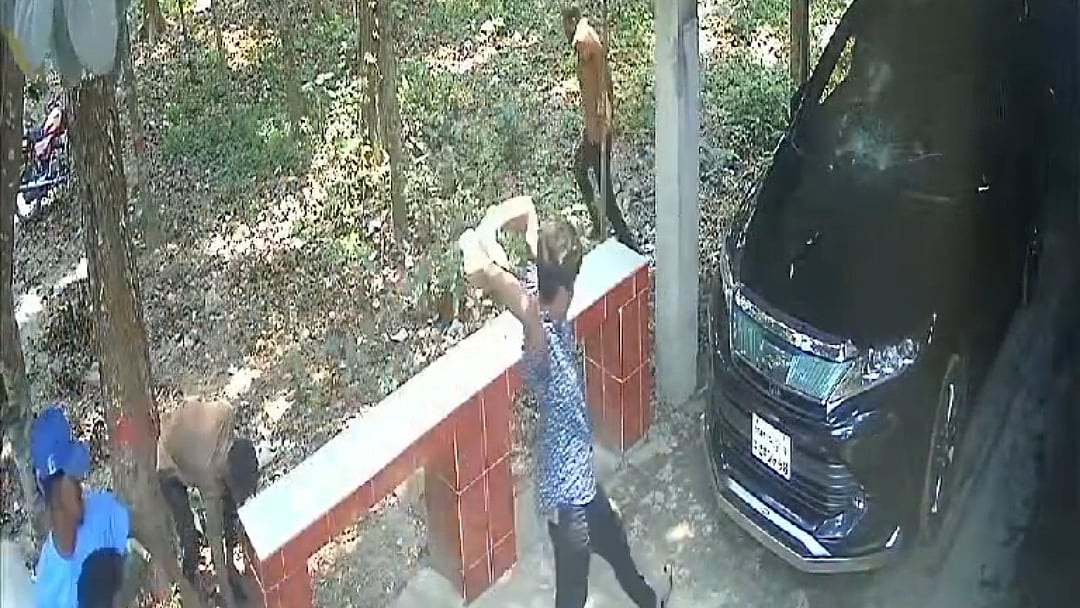 ছবি: সিসি ক্যামেরার ফুটেজ থেকে নেওয়া