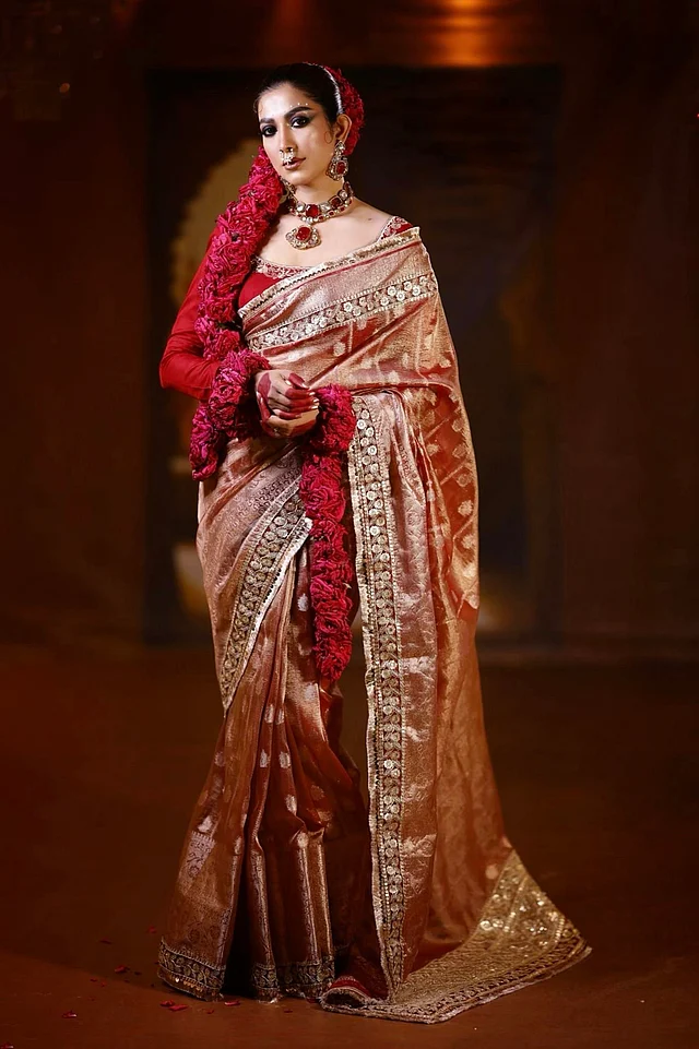 গ্রীষ্মের এই কালেকশনে লালের প্রাধান্য দেখা যায়