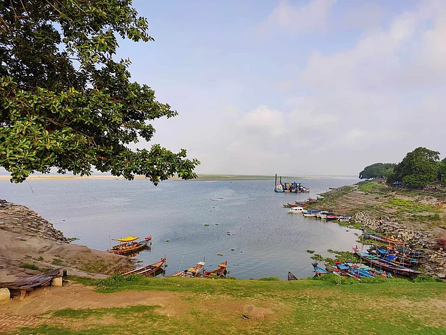 পদ্মার তীরে ট্রিপের শেষ বিকালটা দারুণ কাটল।