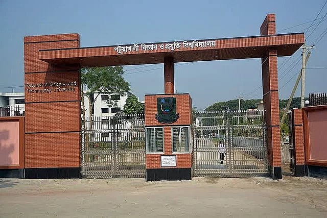 শিক্ষকতার অভিজ্ঞতা নেই, এখন কর্মকর্তা থেকে সহকারী অধ্যাপক পদে নিয়োগের চেষ্টা