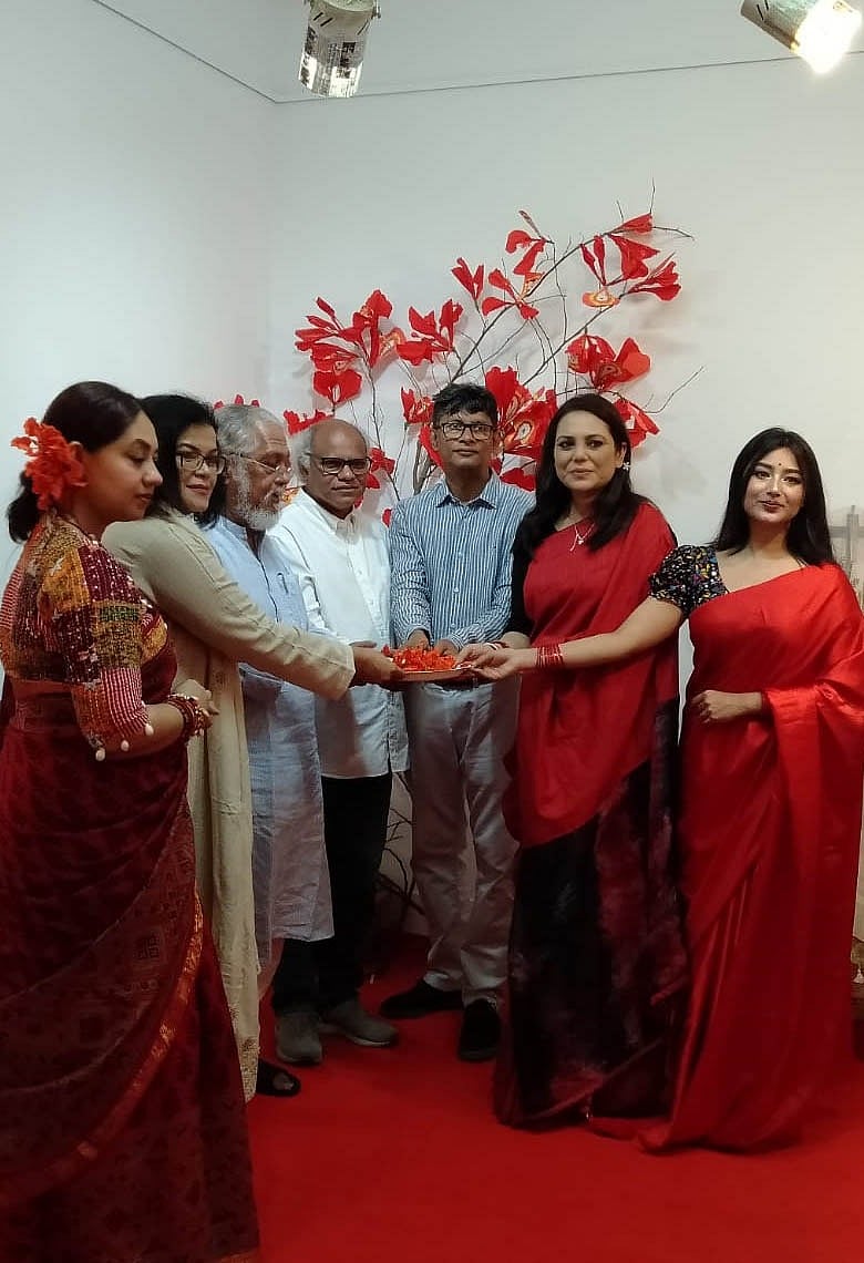 শুরু হলো সীবনীর কৃষ্ণচূড়া প্রদর্শনী
