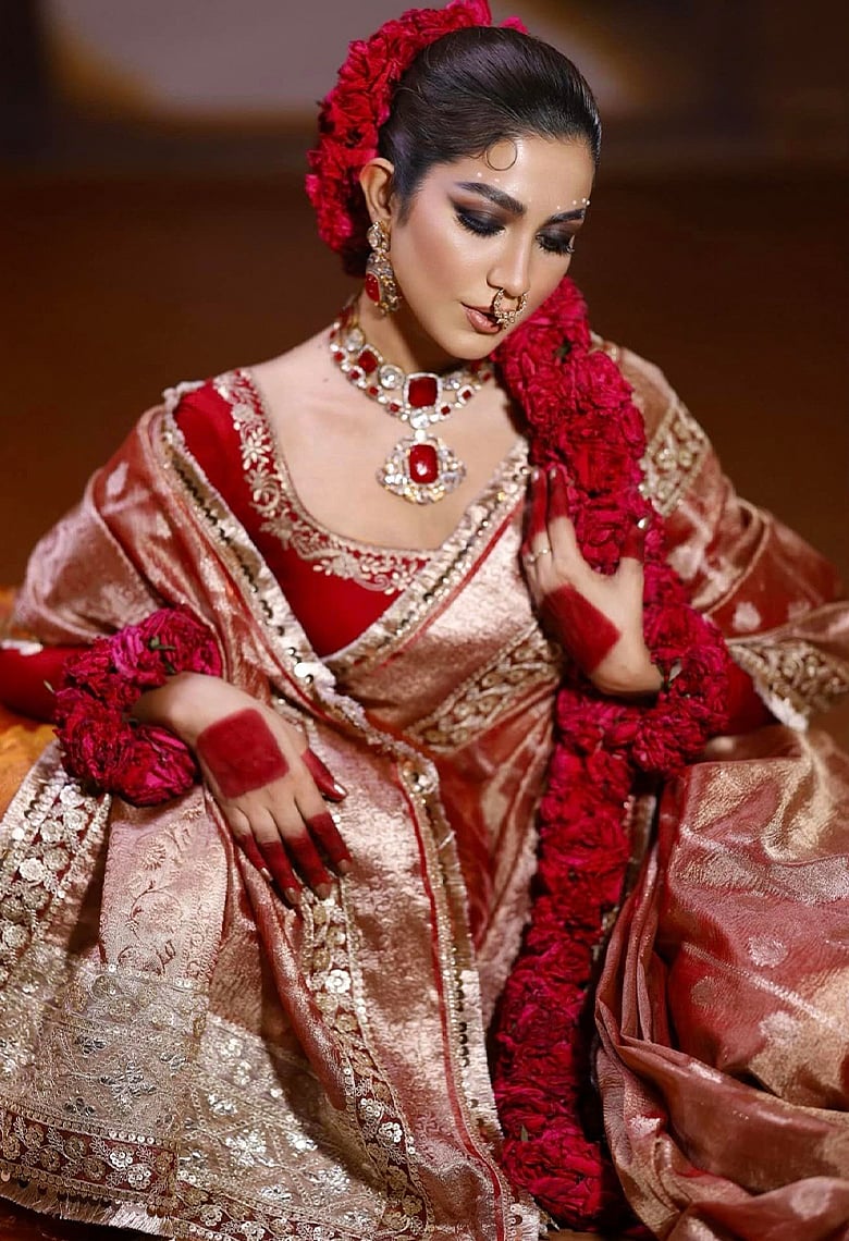 সাফিয়া সাথীর সামার ব্রাইডাল কালেকশন: নজর কেড়েছে লাল রং আর রিকশা পেইন্ট