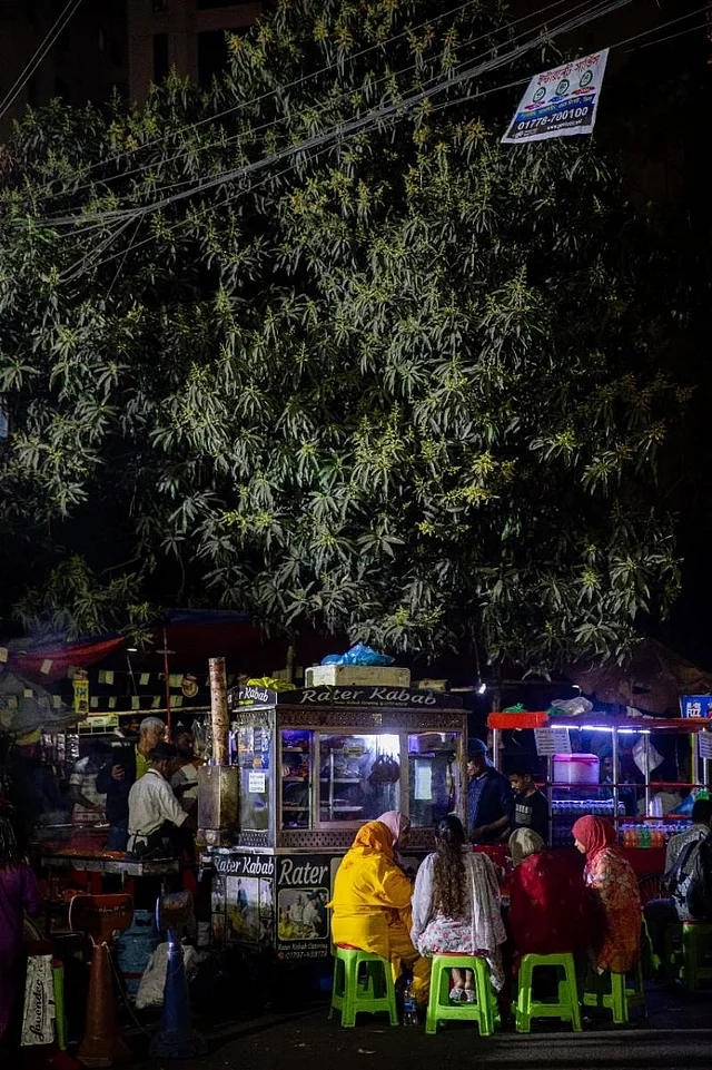 গুলশান ল্যান্ডমার্ক ভবনের  পেছনে অবস্থিত এই কাবাবের ফুড কার্ট 