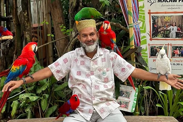 ট্রাংক কেটে প্রশ্নপত্র চুরি, কর্মকর্তার চেম্বারে বসে ফটোকপি, অন্তর্বাসে করে পাচার
