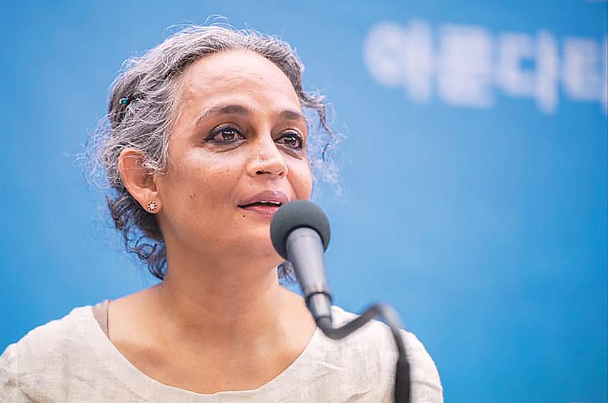 তেলাপোকাদের লড়াইয়ের পরিধি এখন অনেক বড়