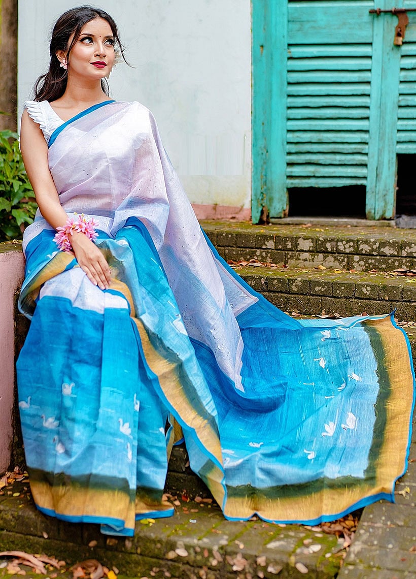 নীলে নীলে বর্ষা যাপন