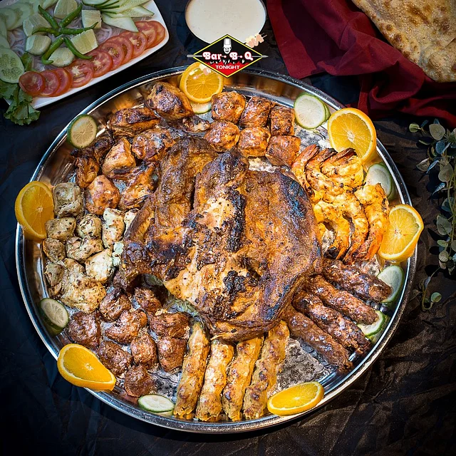 চিকেন, বিফ ও মাটন সব রকমের কাবাব পাওয়া যায় এখানে