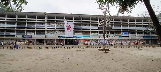  ঢাকা বিশ্ববিদ্যালয়ের প্রাণকেন্দ্র টিএসসিতে রয়েছে সংস্কৃতি চর্চার জন্য অত্যাধুনিক অডিটোরিয়াম, একটি মাঠ ও অনেকগুলো সাংস্কৃতিক সংগঠন।