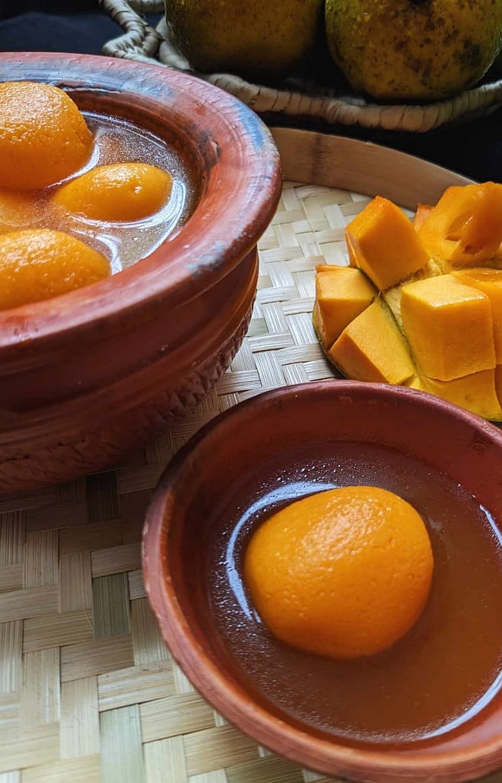 'শহুরে ময়রা' রেবেকা সুলতানার যত আমের মিষ্টি