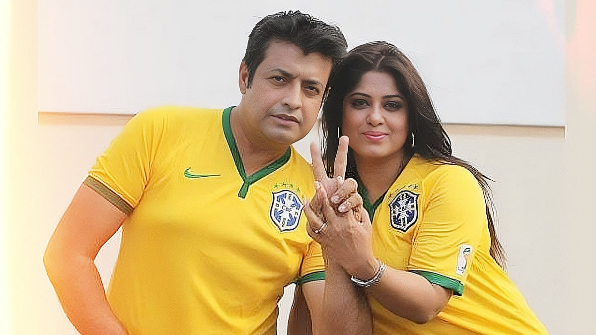 মৌসুমীর ইচ্ছায় ঘোড়ার গাড়িতে ওমর সানী, পেছনে ১১৭ গাড়ির বহর