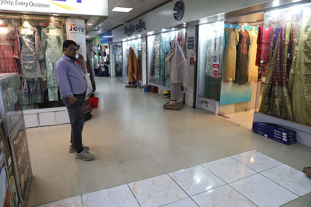 ঈদের আগে রাত ১১টা পর্যন্ত 
দোকান খোলা রাখার দাবি