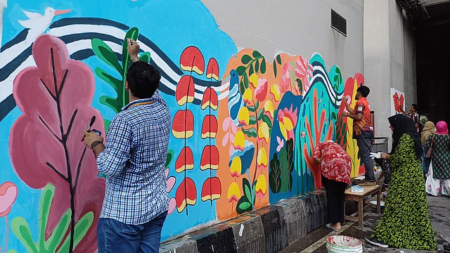 সবাই মিলে রাঙিয়ে তুলি চারপাশ