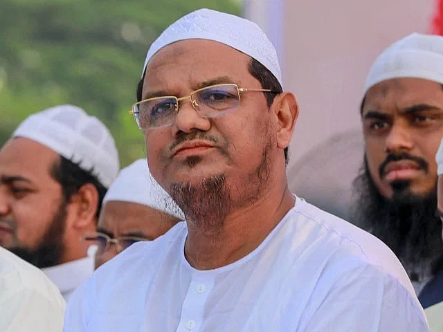 সংবিধানের দোহাই দিয়ে সংস্কার ব্যাহত করলে ইতিহাস রাজনীতিবিদদের ক্ষমা করবে না: চরমোনাই পীর