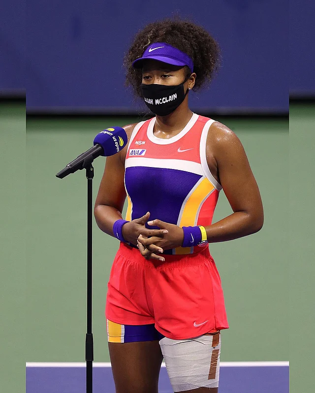 বর্ণবৈষম্যের বিরুদ্ধে প্রতিবাদের হাতিয়ার হিসেবে নাওমি ওসাকা পরতেন মাস্ক