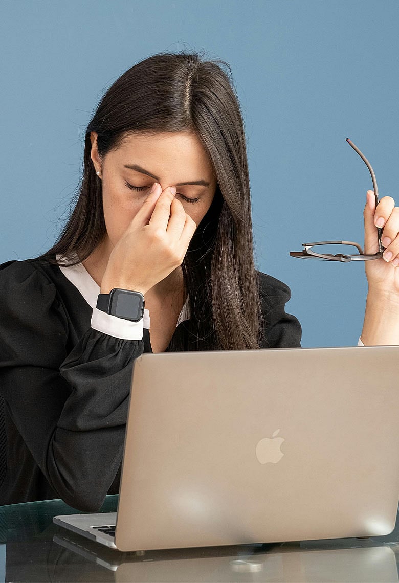 অতিরিক্ত স্ক্রিন টাইমের কারণে 'ড্রাই আইজ' হলে কী করবেন