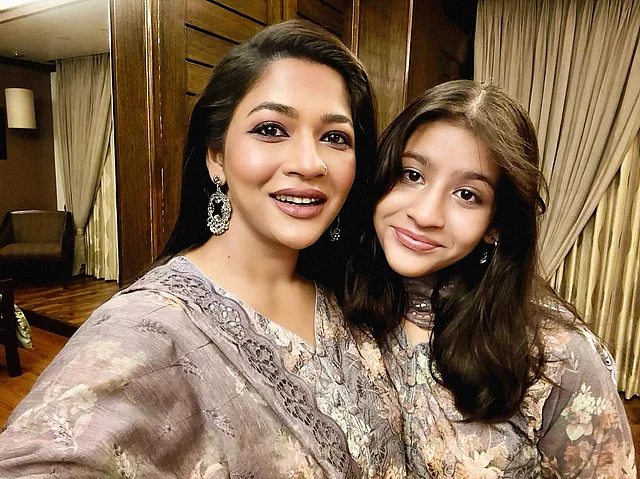 মেয়ের সঙ্গে টুইনিং করে পোশাক পরেন তিনি প্রায়ই