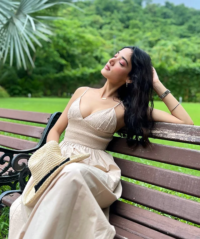 বেইজ ব্রালেট টপের লং ড্রেসে মেধা