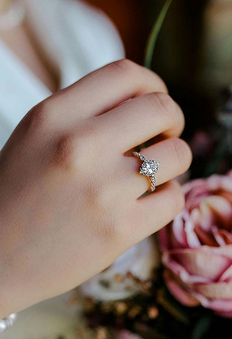 আসল হীরা চেনার ৭টি ঘরোয়া উপায়