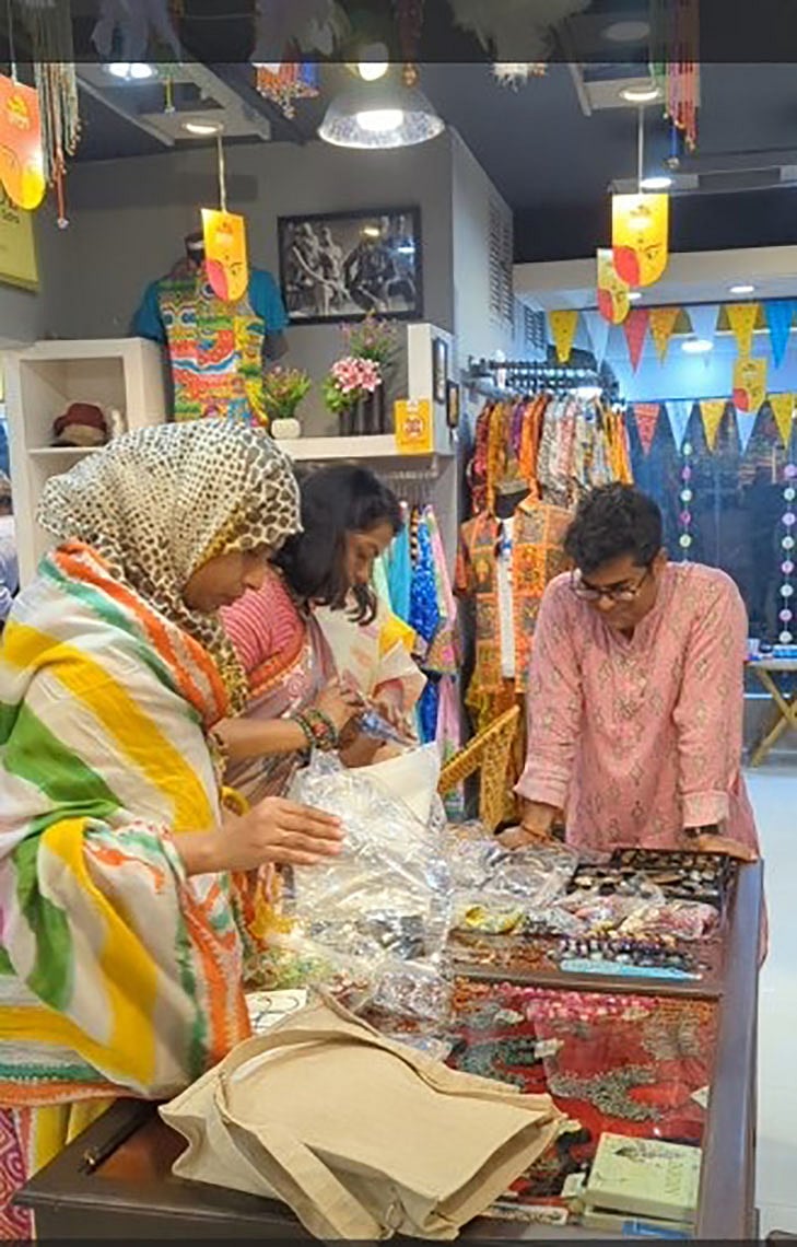 বিশ্বরঙের বনশ্রী আউটলেটে উদ্যোক্তাদের পণ্য প্রদর্শনী ‘শরৎ হাওয়া’