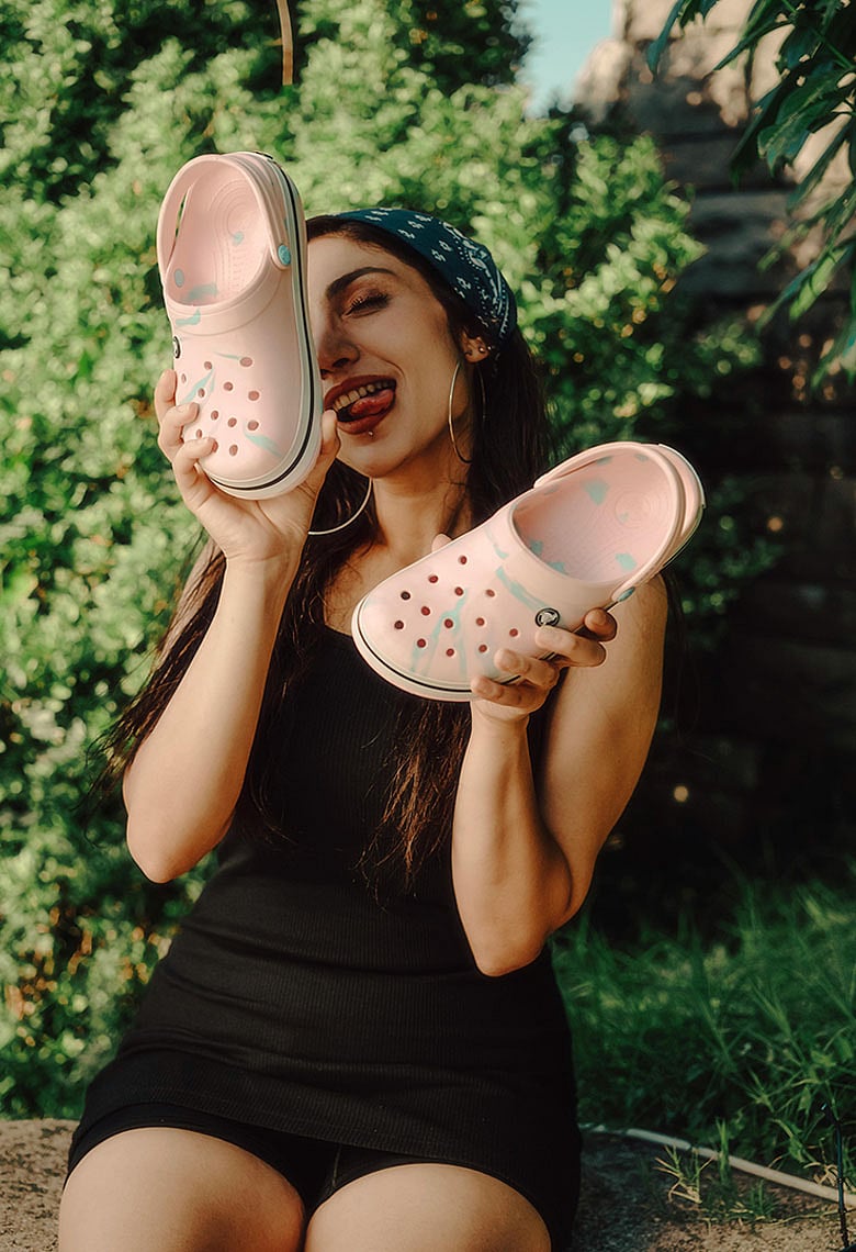 এ সময়ের ট্রেন্ডি জুতা ক্রকস