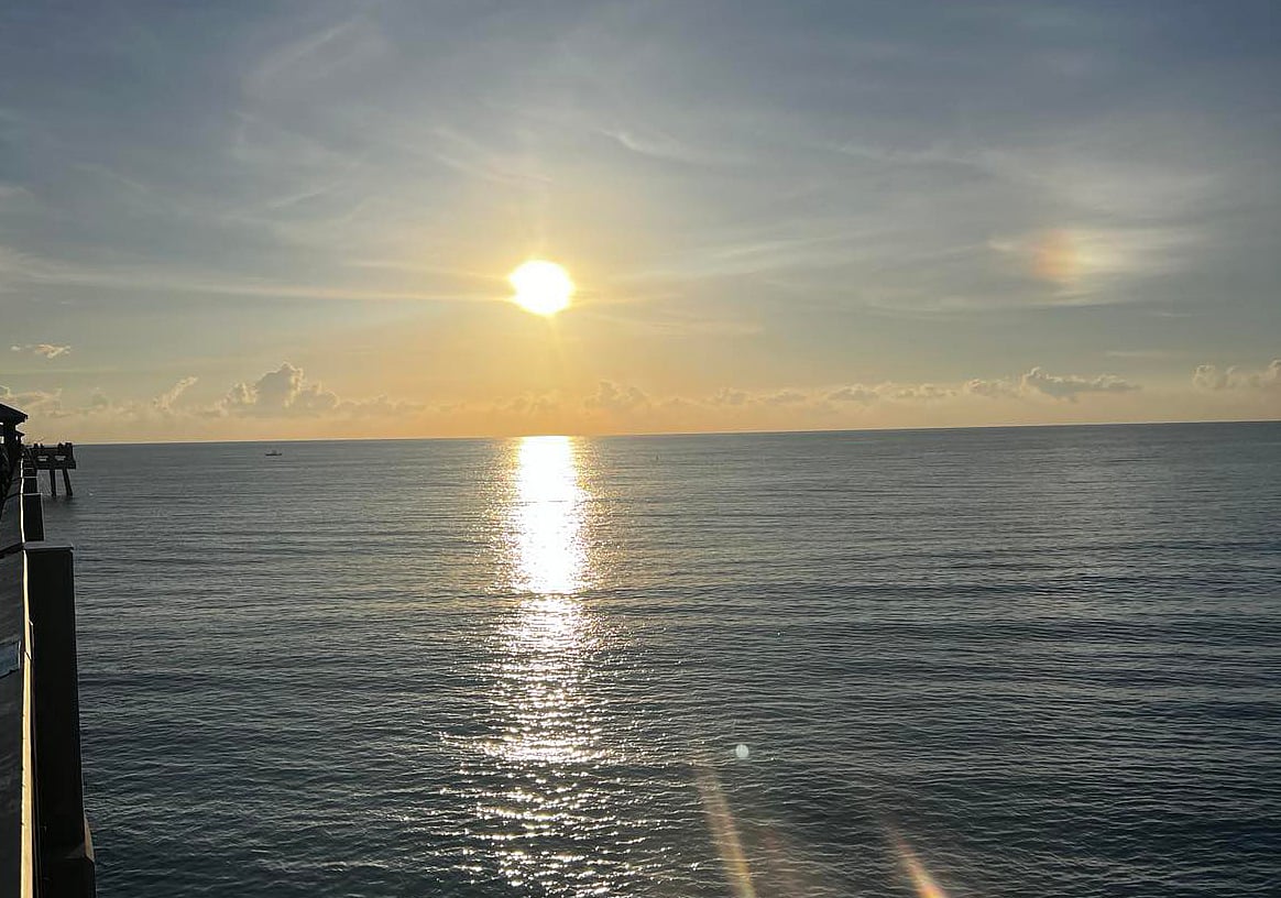 আটলান্টিকের বুকে সূর্যোদয়।