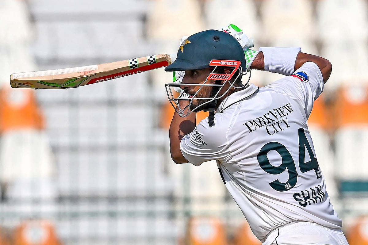 ১৭৭ বলে ডাবল সেঞ্চুরি, এক ইনিংসে শেবাগ-ইনজামামের রেকর্ড ভাঙলেন শান মাসুদ