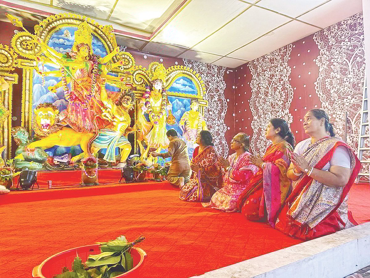 ঢাকায় দুর্গাপূজা ও অধিকারবোধ বিকাশের ইতিহাস