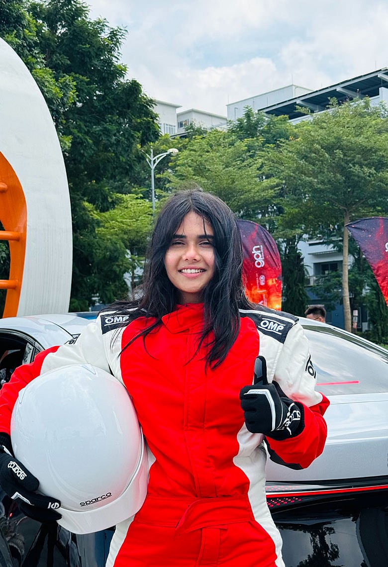 বিশ্বের সবচেয়ে বড় রেসিং প্রতিযোগিতায় যাচ্ছেন দেশের প্রথম আন্তর্জাতিক নারী রেসার কাশফিয়া