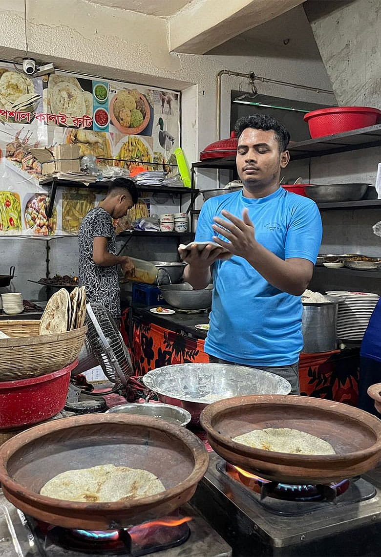  পদ্মাপারের ৬টি পথখাবারের উপভোগ্য স্বাদ 