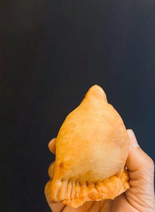 নানা স্বাদের শিঙাড়া এনেছে লাভ ট্রায়াঙ্গল