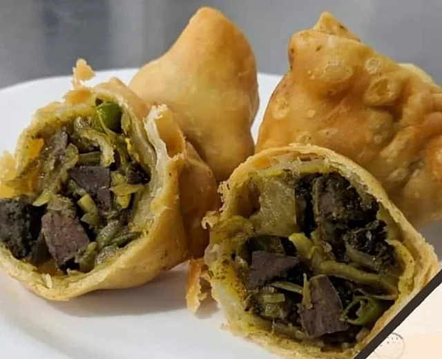 মৌচাক স্ন্যাকস কলিজার শিঙাড়া বিক্রি করে আসছে ৪০ বছরের বেশি সময় ধরে
