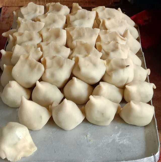 আসলেই কি শিঙাড়ার জন্ম গিরীধারী হালুইকরের বৌয়ের হাতে? 