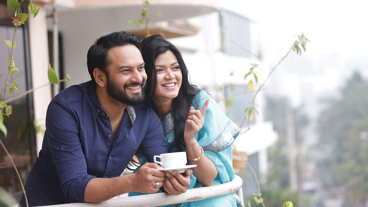 বুঝবেন কীভাবে তিনি আপনার প্রেমে মশগুল, মিলিয়ে নিন ৬ লক্ষণ