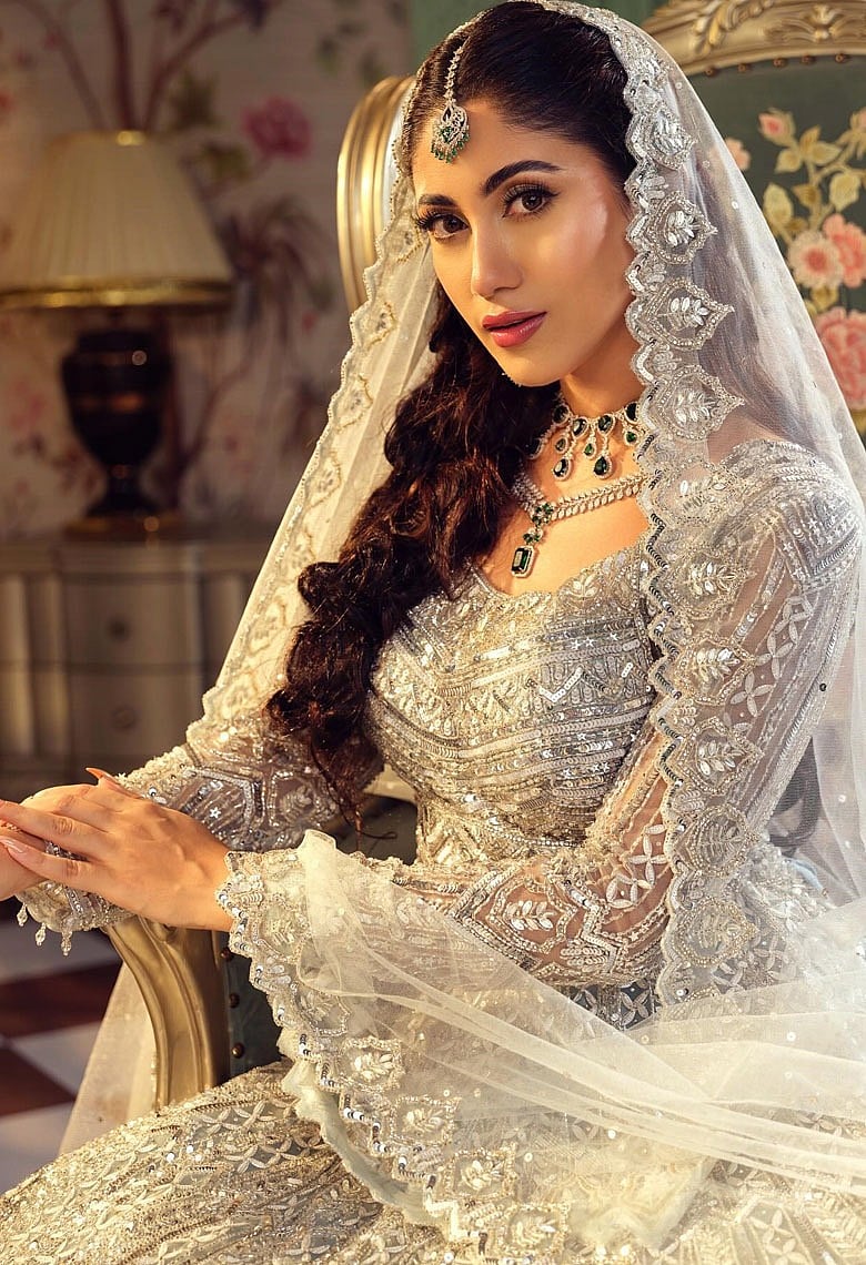 বিয়ের মৌসুমের আগেই চোখজুড়ানো কনের সাজে দেখা দিলেন সাফা কবির