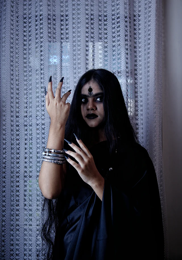 ধারালো নখে সে শেষ করে দিতে পারে যে কাউকে