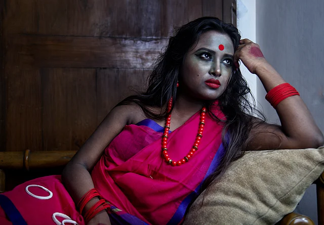 গয়না আর শাড়ির সাজ খুব প্রিয় শাকচুন্নীর