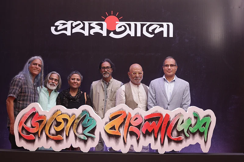 প্রথম আলোর প্রতিষ্ঠাবার্ষিকীর সুধী সমাবেশে উপস্থিত হন দেশের খ্যাতিমান চিত্রশিল্পীরা