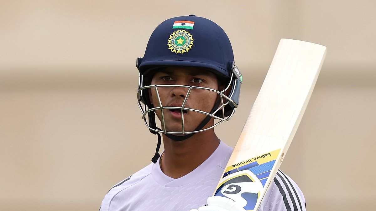 ৪৮ বলে সেঞ্চুরি করে ম্যাচসেরার পুরস্কার ভাগ করলেন জয়সোয়াল