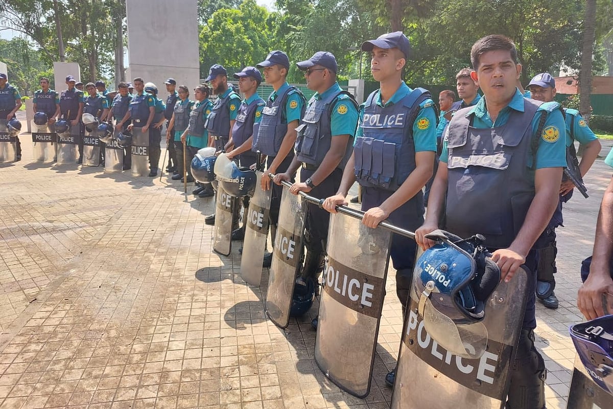 রাজনৈতিক প্রভাবমুক্ত পুলিশ চান বেশির ভাগ মানুষ