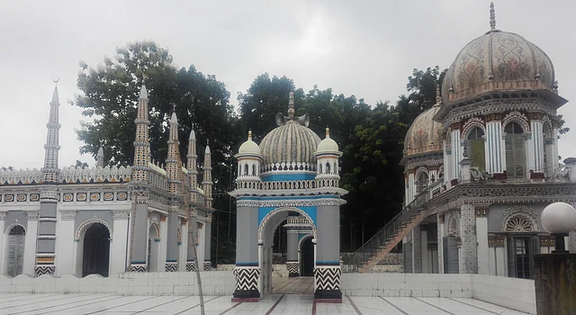 মসজিদের প্রবেশ পথ