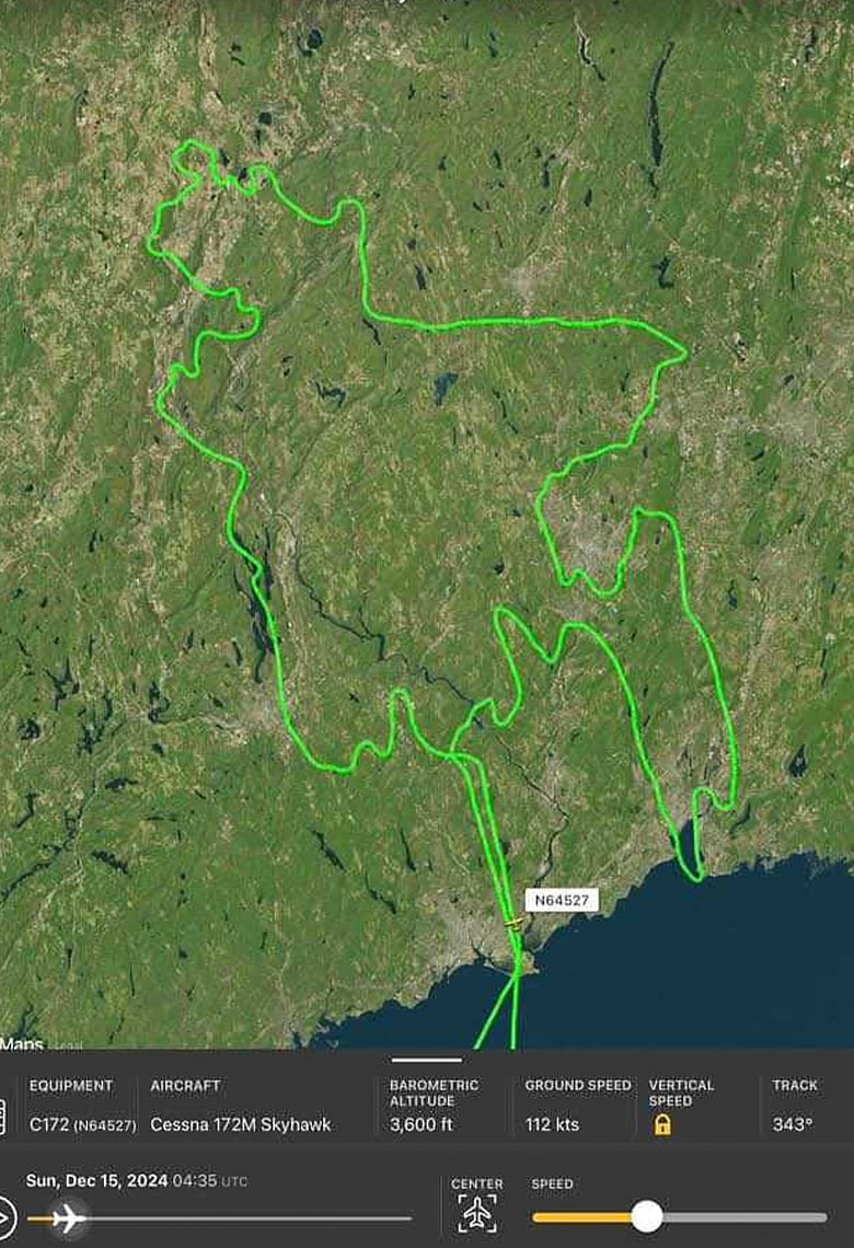 যুক্তরাষ্ট্রের আকাশে বিমান উড়িয়ে বাংলাদেশের মানচিত্র এঁকে বিজয় দিবস উদযাপন করলেন যিনি